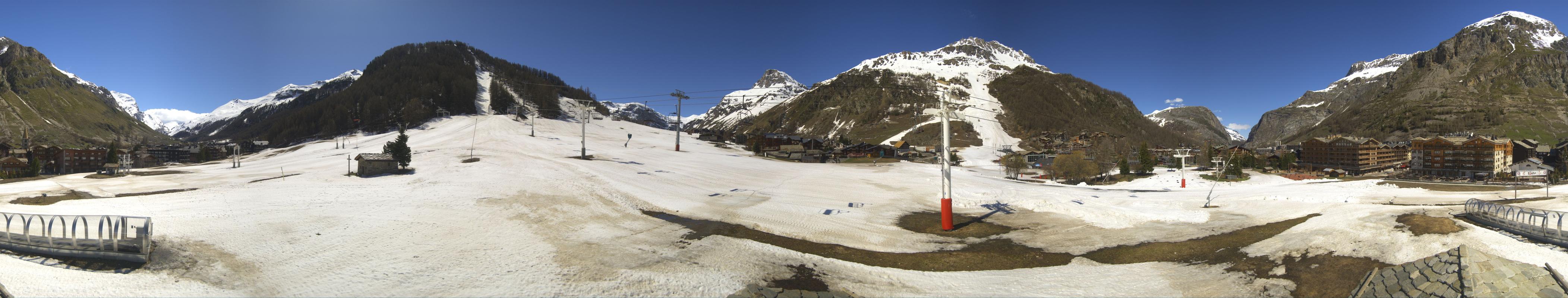 Val d'Isere web cam - village and nursery slope panorama